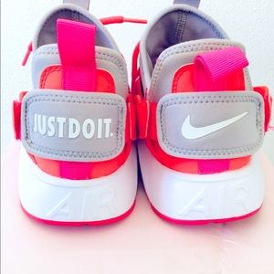 Nike Air Women’s Sneaker.